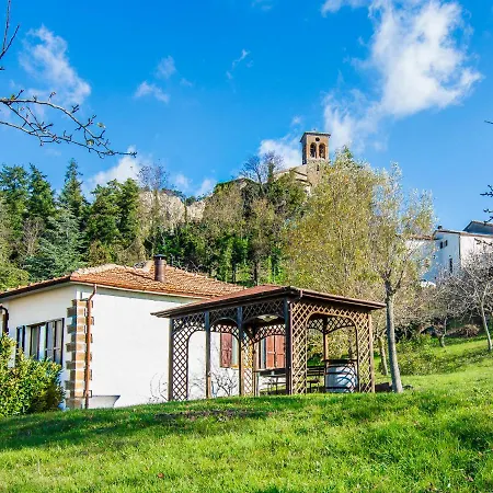 Bruna Montefeltro, Indipendente Circondata Da Un Grande Giardino Villa *