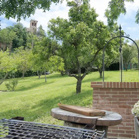Bruna Montefeltro, Indipendente Circondata Da Un Grande Giardino * Perticara