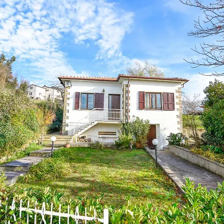 Bruna Montefeltro, Indipendente Circondata Da Un Grande Giardino Villa *