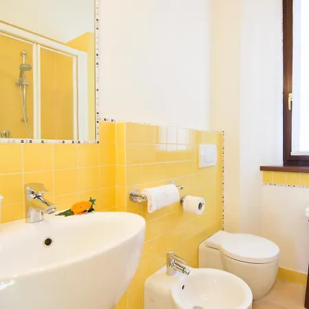 Bruna Montefeltro, Indipendente Circondata Da Un Grande Giardino 别墅