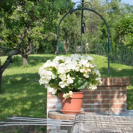 Villa Bruna Montefeltro, Indipendente Circondata Da Un Grande Giardino Perticara