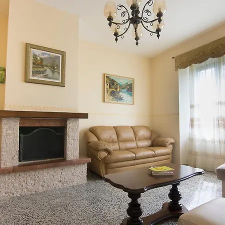 Bruna Montefeltro, Indipendente Circondata Da Un Grande Giardino Perticara