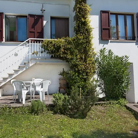 Bruna Montefeltro, Indipendente Circondata Da Un Grande Giardino Villa Perticara