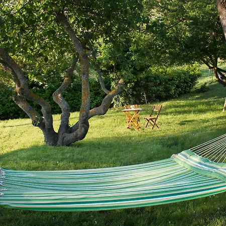 Bruna Montefeltro, Indipendente Circondata Da Un Grande Giardino * Perticara