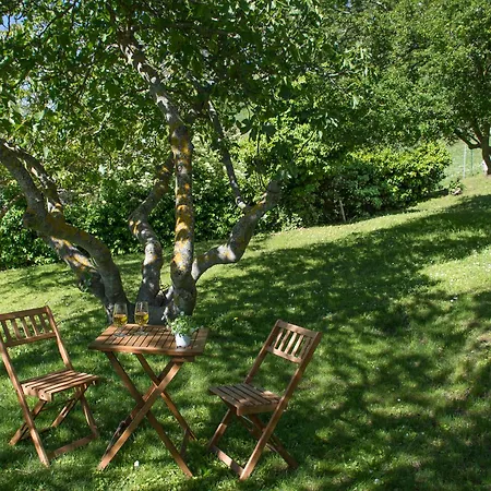 Bruna Montefeltro, Indipendente Circondata Da Un Grande Giardino Perticara