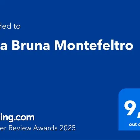 Bruna Montefeltro, Indipendente Circondata Da Un Grande Giardino *